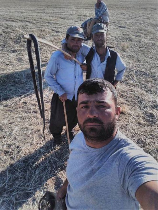 Öldürdükleri 2 Metrelik Yılanla Selfie Çekindiler