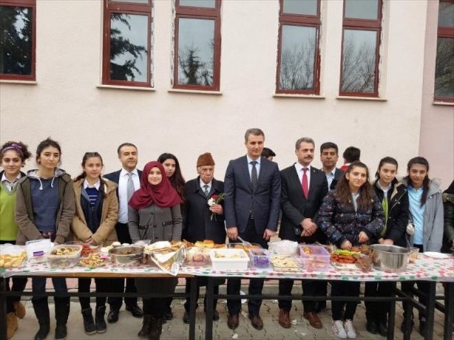 Öğrenciler Kermes Gelirini Mehmetçiğe Bağışladı 