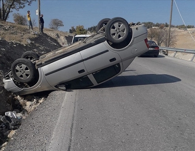 Besni´de Takla Atan Otomobilin Sürücüsü Yaralandı