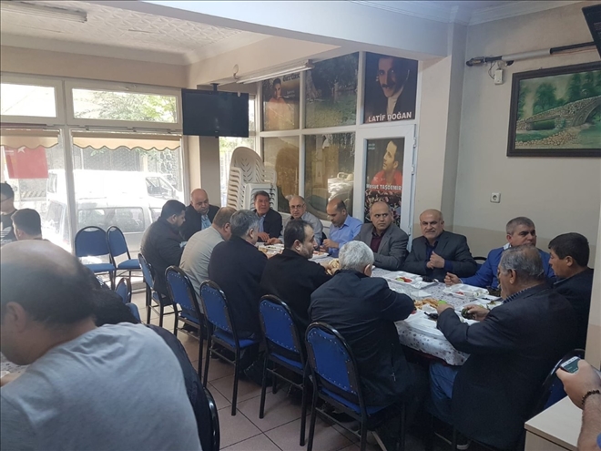 Besni Aşağı Çöplü Köyü Yardımlaşma Derneğinden muhtar ve üyelerine kahvaltı