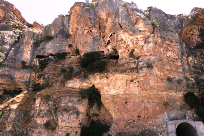 Köylüler Bin 800 yıllık 3 katlı Mağara buldu