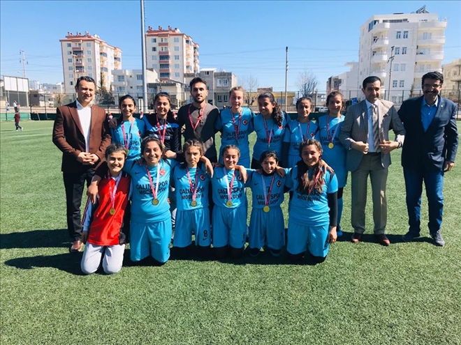 Çakırhöyük Ortaokulu futbolda Adıyaman şampiyonu oldu