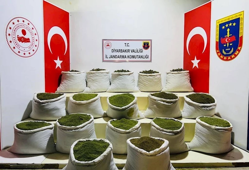 Diyarbakır’da 1 ton 354 kilo esrar, 122 bin uyuşturucu bitkisi ele geçirildi