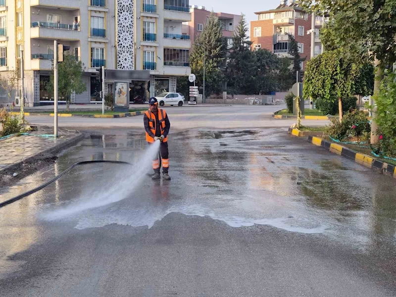 Şehir genelinde temizlik çalışması devam ediyor