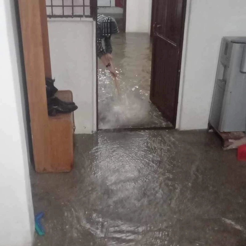 Mardin’de yağış nedeniyle 1 evi su bastı