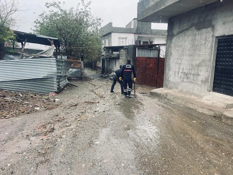 Diyarbakır’da yağış sonrası sokaklarda temizlik yapıldı