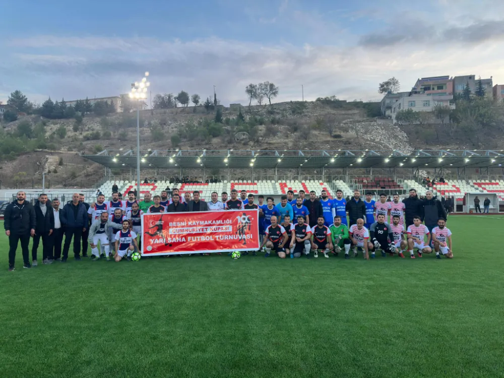 Besni Kaymakamlığı100 . Yıl Cumhuriyet Kupası Yarı Saha Futbol Turnuvası başladı 