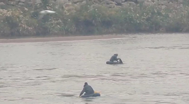 Nehirde suya kapılan kardeşlerden Zilan’ın kurtarılma anı kameraya yansıdı