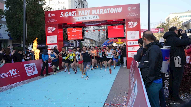 5. Gazi Yarı Maratonu bin 300 sporcunun katılımıyla gerçekleştirildi