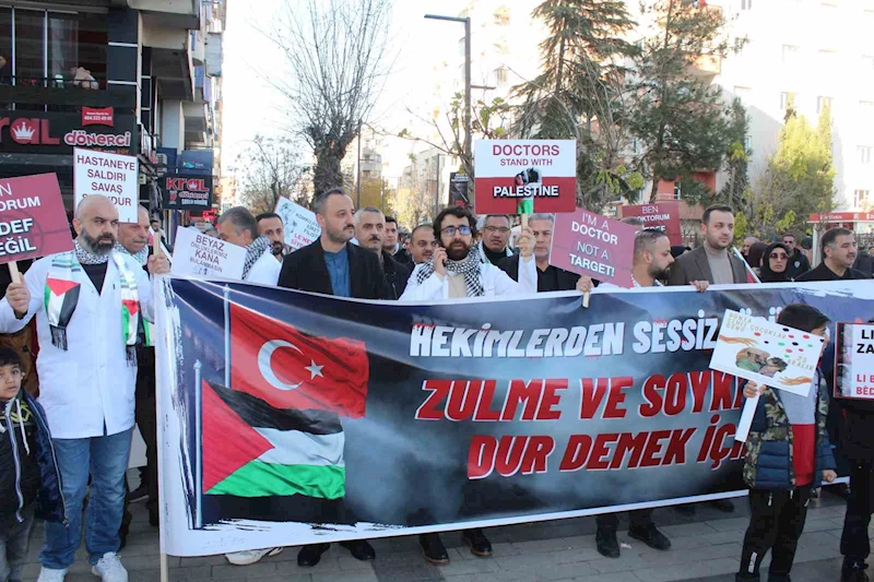 Sağlık çalışanları 7 haftadır Filistin’e destek için ’sessiz yürüyüş’ yapıyor