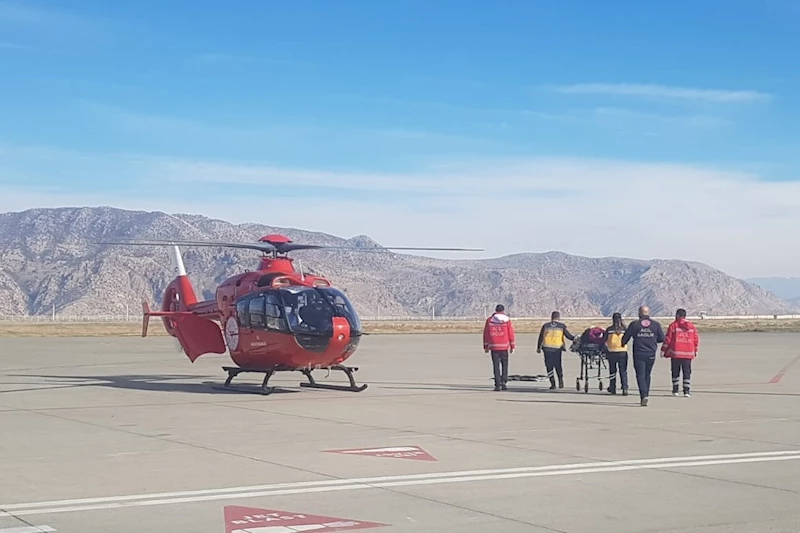 Safra kesesi rahatsızlığı olan kadın ambulans helikopterle sevk edildi