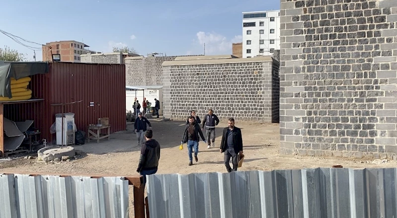 Diyarbakır’da üstüne duvar düşen işçi hayatını kaybetti
