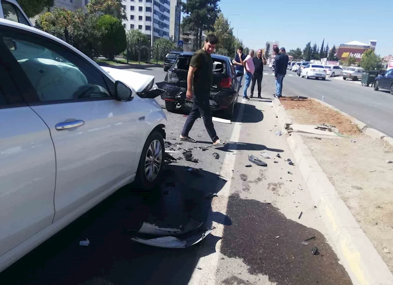 3 Aracın karıştığı kazada 1 kişi yaralandı