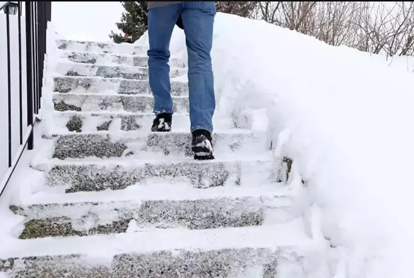 Buzlu ve karlı havalarda düşme ile sakatlanma riskine dikkat