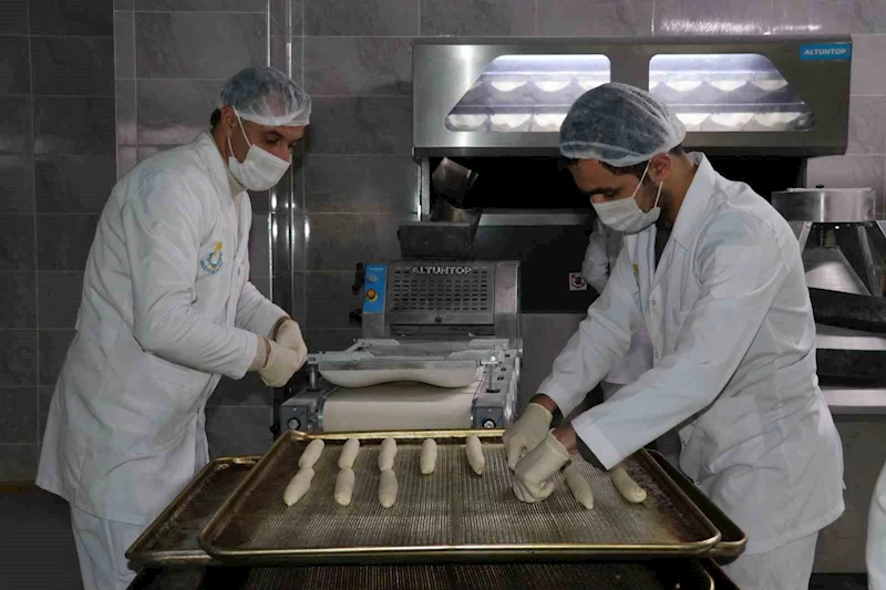 Haliliye Belediyesi’nin ürettiği ekmekler sofralara ulaştırılıyor