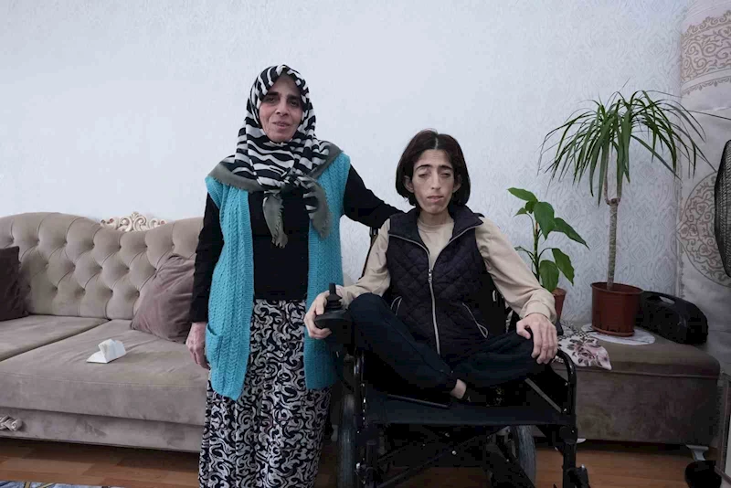 Tekerlekli sandalyesi çalınan engelliye akülü sandalye hediye edildi