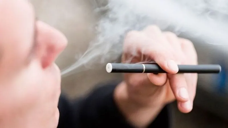 Elektronik sigara tehlikesi: Gençlerde sigara içme oranını artırdı