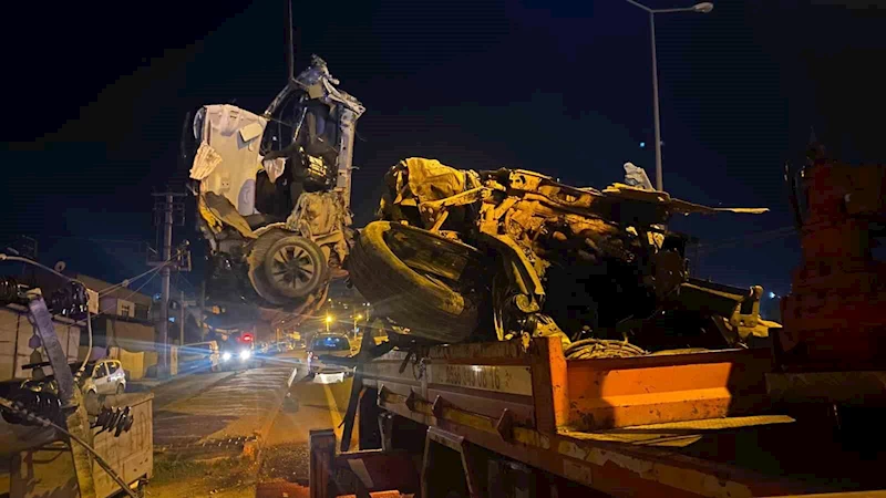 Diyarbakır’da beton direğe çarpan sürücü hayatını kaybetti