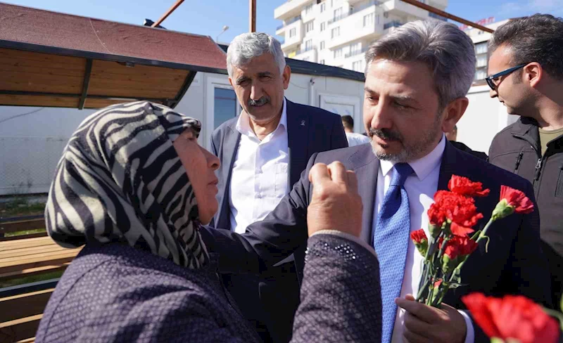 Ahmet Aydın, deprem mağduru kadınları unutmadı