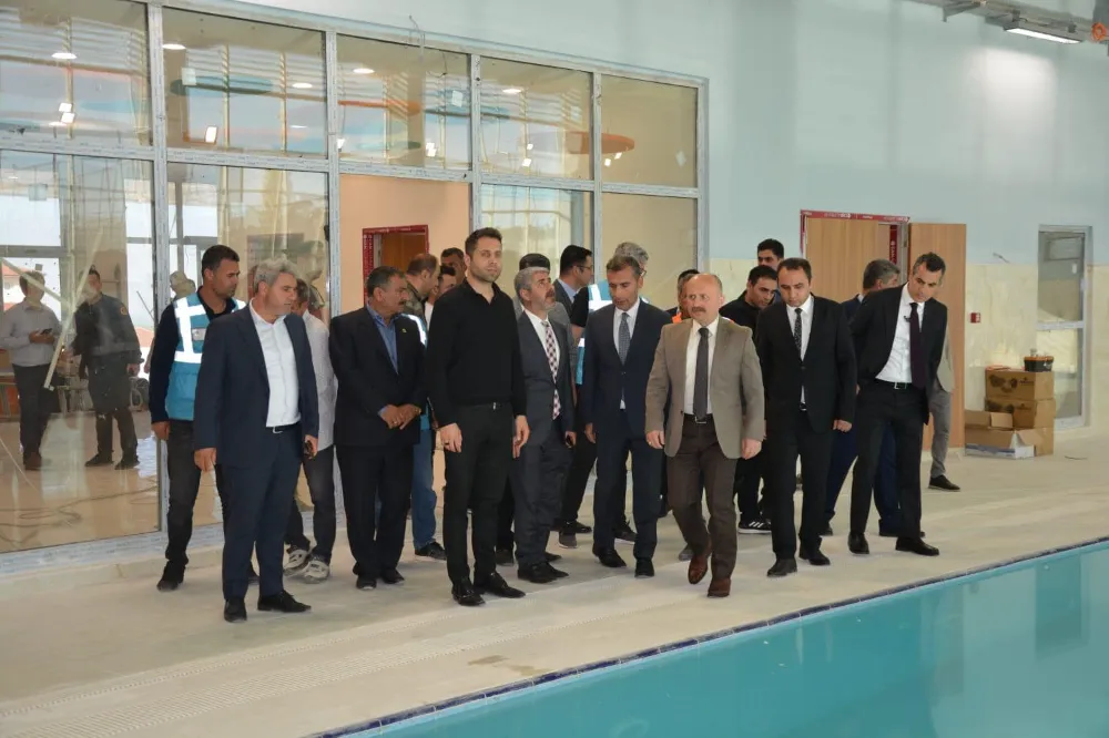 Besni’de yarı olimpik yüzme havuzu inşaatı devam ediyor
