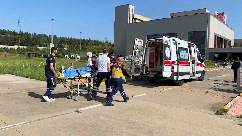 Parmağı kopan genç ambulans helikopter ile hastaneye sevk edildi