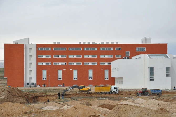 Adıyaman Üniversitesi Merkezi Derslikler Binasına Ek Bina Yapımına Başlandı