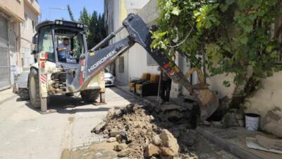 Merkez Sıratut Mahallesi 402 Sokak'ta meydana gelen lağım borusu patlaması,
