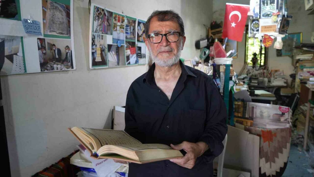 KİTAPLARI TEKRAR HAYATA DÖNDÜRMEKTEN DUYDUĞU MUTLULUĞU İFADE EDEN ÖMER FARUK