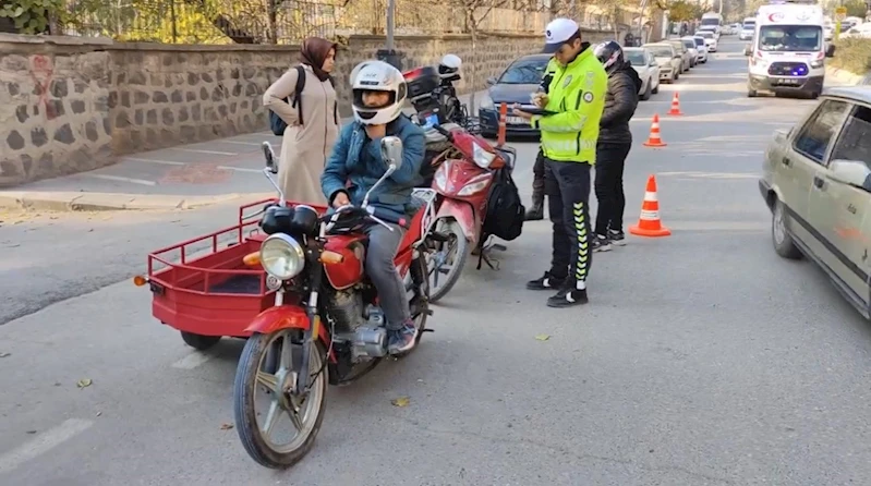 72 motosiklet trafikten men