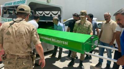 Adıyaman'da, 10 çocuk babası olan bir kişi silahla vurularak öldürüldü.