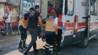 İki otomobil ve yolcu otobüsü çarpıştı: 3 yaralı