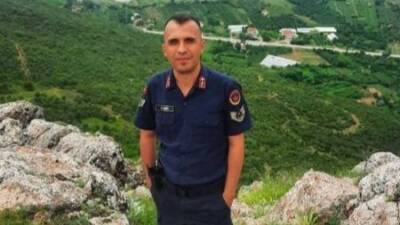 Yeni görev yeri Şırnak'ta göreve başlamak üzere yola çıkan Astsubay