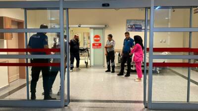 Adıyaman’da üst geçitten atlayarak canına kıymak isteyen genç kız yaralandı.