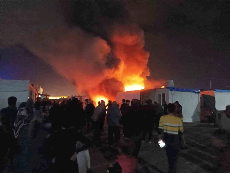 Adıyaman'da depremzede ailelerin konteynerleri