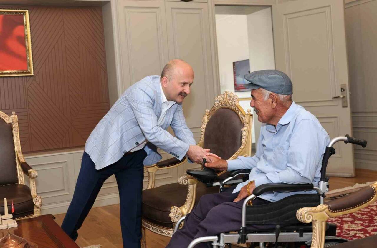 ADIYAMAN VALİLİĞİNDE VATANDAŞLAR DÜZENLENEN HAK GÜNLERİNDE SORUN VE SIKINTILARINI DİLE