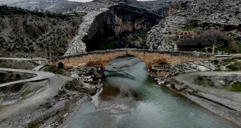 Adıyaman’daki tarihi köprü depremlere