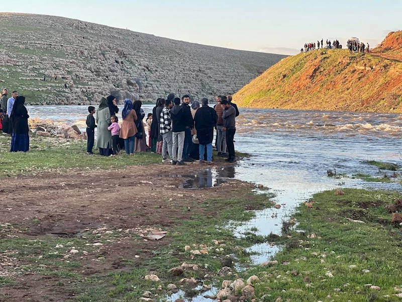 Akıntıya kapılan çocuğu arama