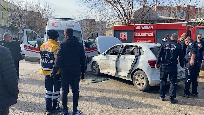 Adıyaman’da, ambulans ile otomobilin