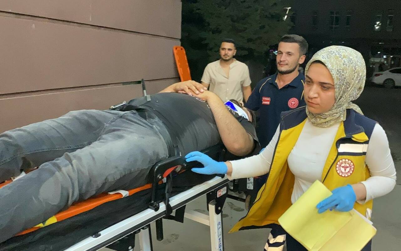 ADIYAMAN’DA, ANİDEN YOLA FIRLAYAN BAŞIBOŞ SOKAK KÖPEĞİNE ÇARPMAMAK İÇİN MOTOSİKLETİ