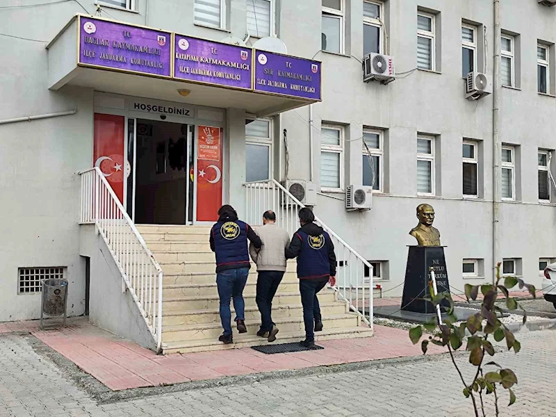 Aranan şahıslar JASAT ekiplerinden