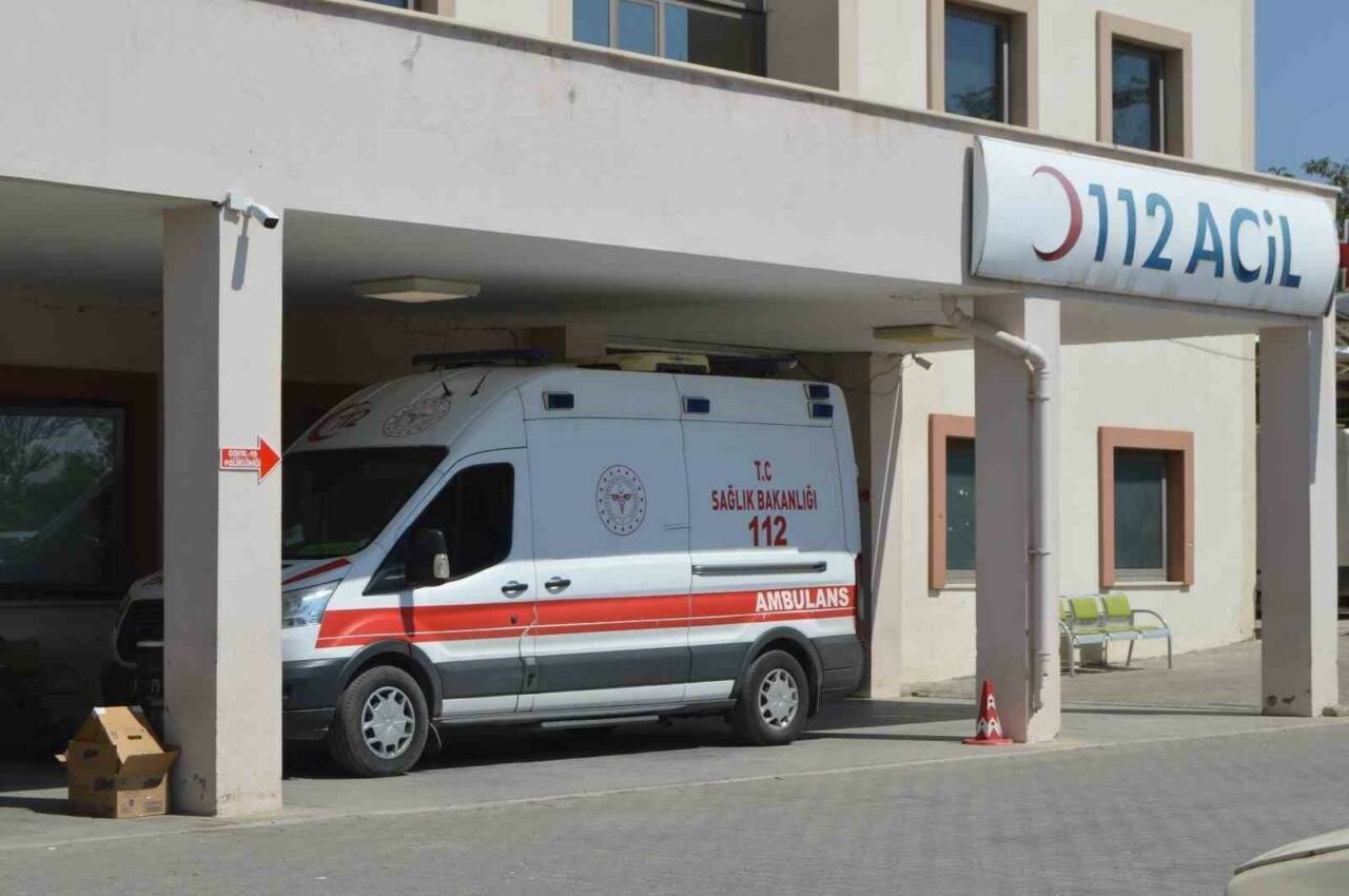 Besni'de bir düğün töreninde belindeki silah kazara ateş alan bir