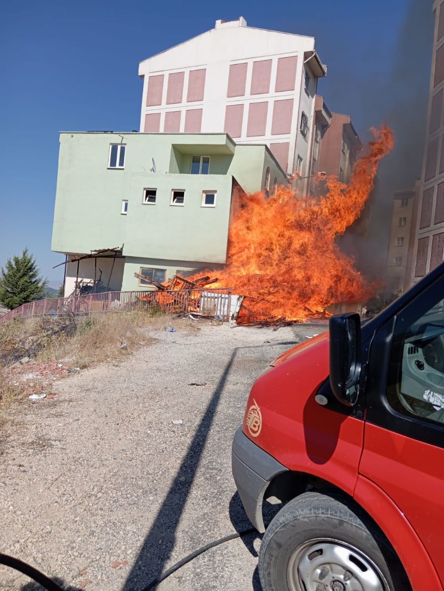 Besni'de pide fırınının odunluk