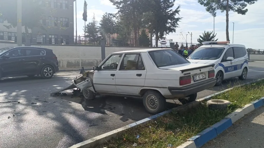 Besni’de sürücüsünün direksiyon hakimiyetini