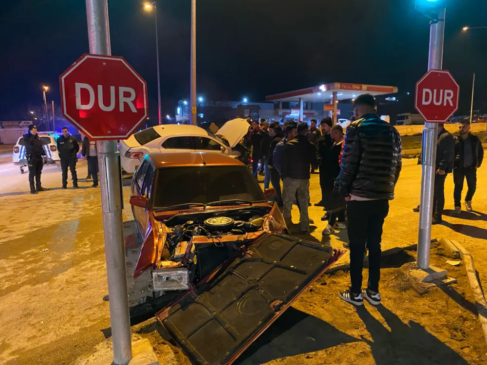 Besni’de iki otomobilin çarpışması