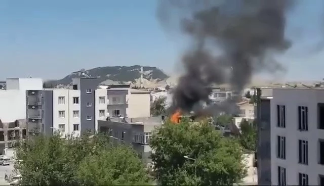 Adıyaman’da, bir binanın çatı