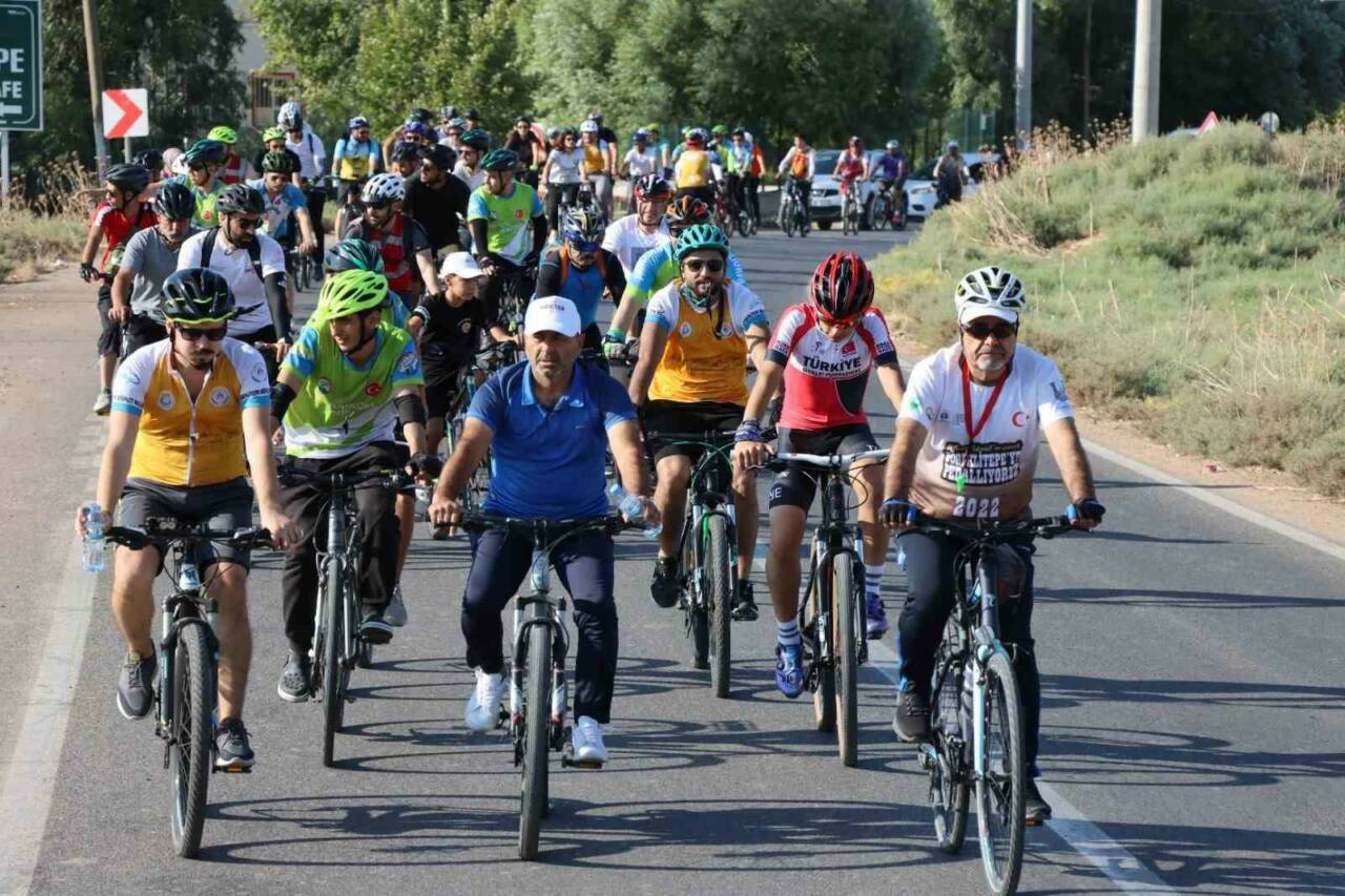 Bisiklet tutkunları Klaus Schmidt için pedal çevirdi