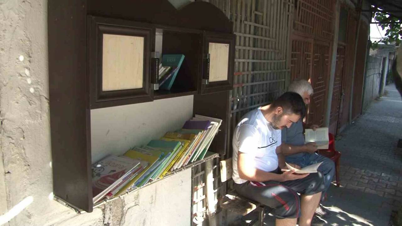 Adıyaman’da bir pide fırını işletmecisi, müşterilerin ekmek sırası beklerken deprem