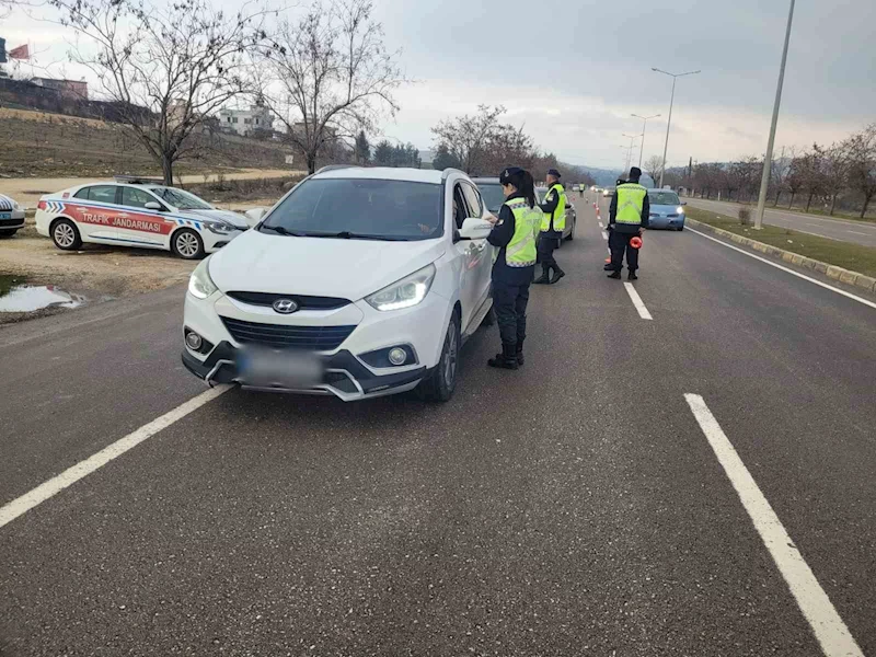 Çakar lamba kullanan araçlara