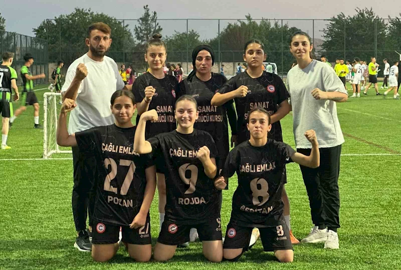 Cizreli kızlar, sokak futbolu