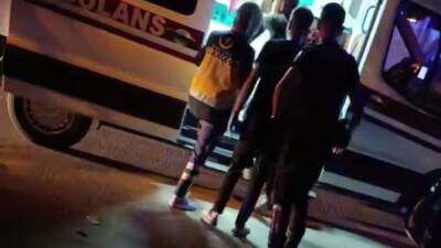 Adıyaman’da bir şahıs darp ettiği eşinin yakınları tarafından saldırıya uğrayarak